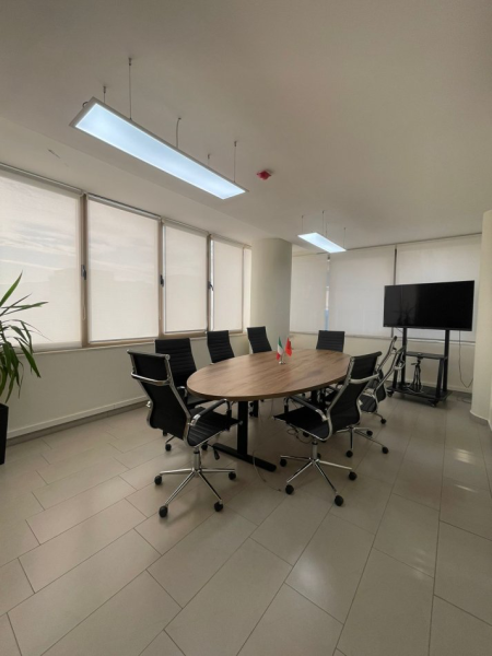 Shkoder, jepet me qera zyre Kati 4, 370 m² 3.000 € (Qender)