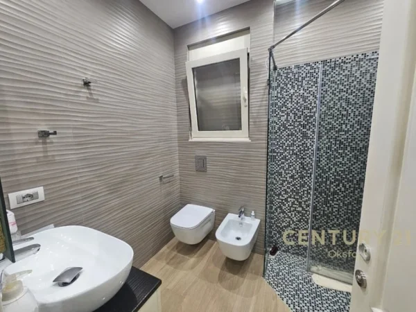 Tirane, shitet apartament 2+1 Kati 3, 170.000 € (Fresku)