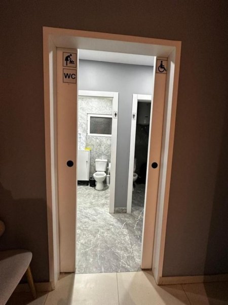 Tirane, jepet me qera dyqan Kati 0, 120 m² 1.600 € (KOMUNA E PARISIT)