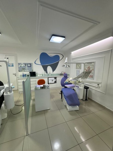 Tirane, shitet ambjent biznesi Kati 0, 42 m² 125.000 € (Rruga Myslym Keta)