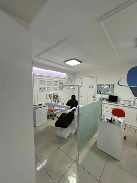 Tirane, shitet ambjent biznesi Kati 0, 42 m² 125.000 € (Rruga Myslym Keta)