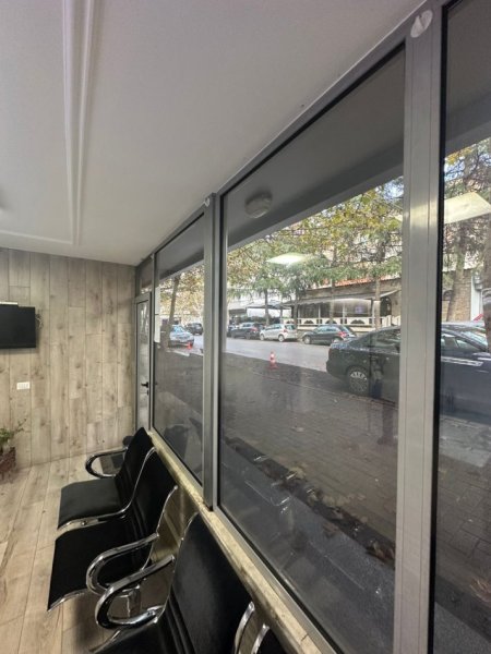 Tirane, shitet ambjent biznesi Kati 0, 42 m² 125.000 € (Rruga Myslym Keta)