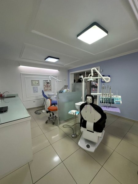 Tirane, shitet ambjent biznesi Kati 0, 42 m² 125.000 € (Rruga Myslym Keta)