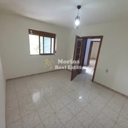Tirane, jepet me qera shtepi 2+1 Kati 2, 75 m² 240 € (Kombinat)
