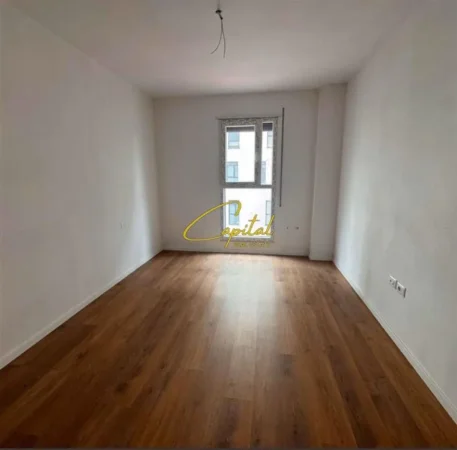 Tirane, jepet me qera zyre Kati 2, 105 m² 600 € (DON BOSKO)
