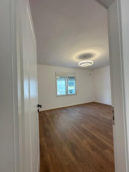 Tirane, shitet apartament 2+1 Kati 4, 65 m² 118.000 € (Rruga Kongresi i Manastirit)