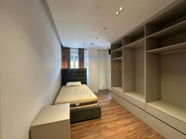 Tirane, shes apartament 2+1 Kati 6, 100 m² 177.000 € (Grand Gallery)