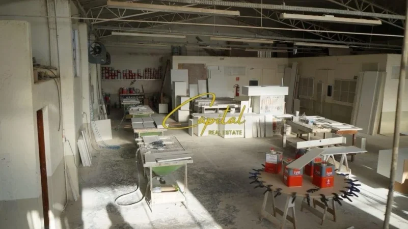 Tirane, jepet me qera magazine Kati 0, 230 m² 1.600 € (SAUK)