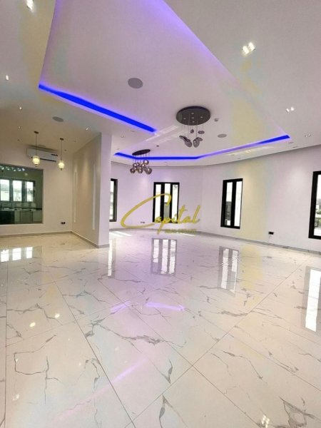 Tirane, jepet me qera dyqan Kati 0, 110 m² 1.000 € (21 DHJETORI)