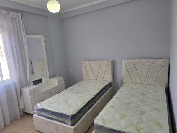 Tirane, jap me qera apartament 2+1+Aneks+Ballkon Kati 8, 102 m² 600 € (Rruga Kryesore Bar FAMED)