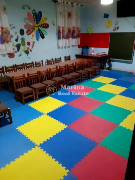 Tirane, jepet me qera ambjent biznesi Kati 0, 200 m² 900 € (Rruga Besim Alla, Yzberisht)