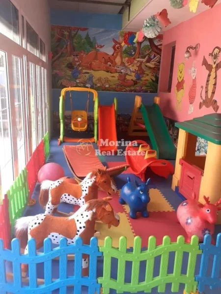 Tirane, jepet me qera ambjent biznesi Kati 0, 200 m² 900 € (Rruga Besim Alla, Yzberisht)