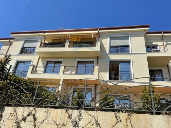 Tirane, jepet me qera apartament 2+1+Ballkon Kati 3, 90 m² 900 € 