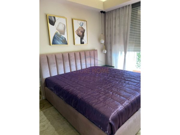 Tirane, jepet me qera apartament 2+1+Ballkon Kati 3, 90 m² 900 € 