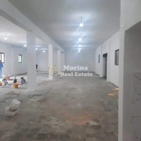 Tirane, jepet me qera ambjent biznesi Kati 0, 322 m² 1.500 € (Rruga Faik Kulla)