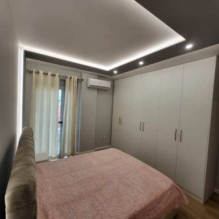Tirane, jepet me qera apartament 1+1 Kati 3, 68 m² 550 € (LIQENI THATE)
