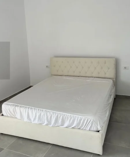 Tirane, jepet me qera Vile 1+1 Kati 3, 65 m² (Zogu Zi,Mbrapa Universitetit te Sporteve)