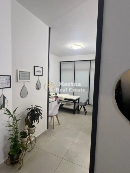 Tirane, jepet me qera ambjent biznesi Kati 2, 60 m² 500 € (Ish Parku i Autobusave)