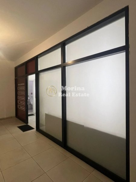 Tirane, jepet me qera ambjent biznesi Kati 2, 60 m² 500 € (Ish Parku i Autobusave)