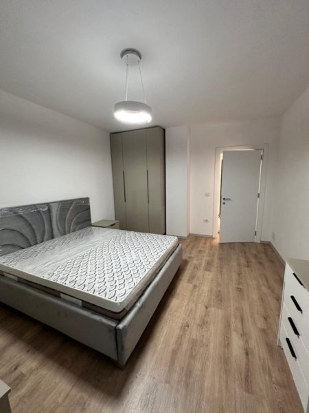 Tirane, jepet me qera apartament 1+1 , 350 € (Sheshi Garibaldi)