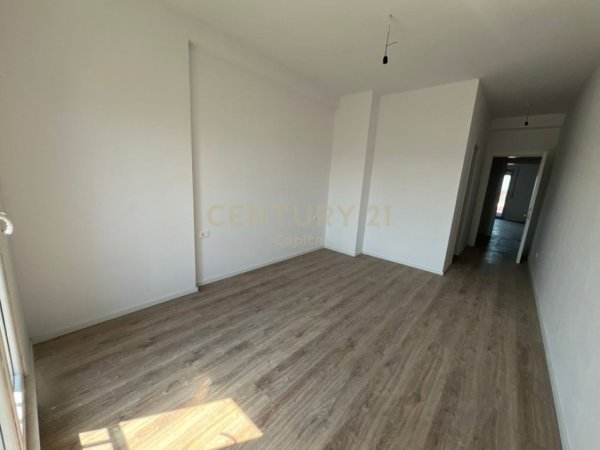 Shqiperi, shitet apartament 2+1+Ballkon Kati 3, 113 m² 103.200 € (qender kamez)
