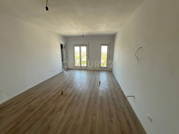 Shqiperi, shitet apartament 2+1+Ballkon Kati 3, 113 m² 103.200 € (qender kamez)