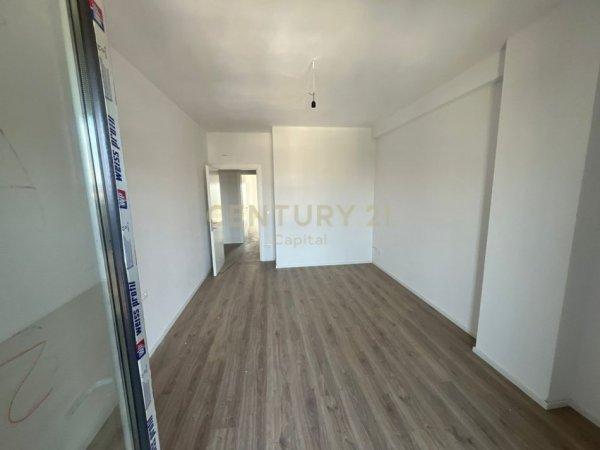 Shqiperi, shitet apartament 2+1+Ballkon Kati 3, 113 m² 103.200 € (qender kamez)
