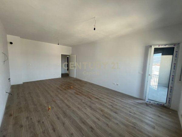 Shqiperi, shitet apartament 2+1+Ballkon Kati 3, 113 m² 103.200 € (qender kamez)