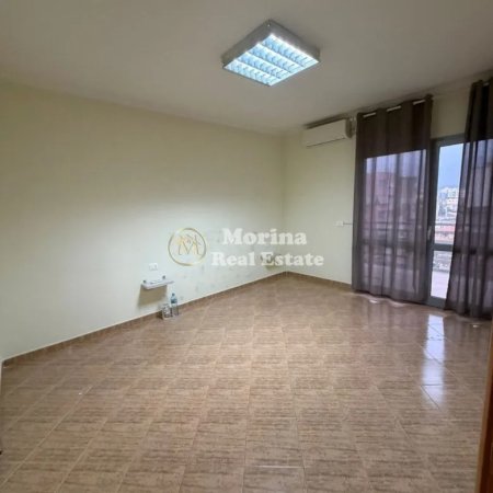 Tirane, jepet me qera ambjent biznesi Kati 6, 106 m² 800 € (Sheshi Karl Topia)