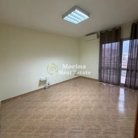 Tirane, jepet me qera ambjent biznesi Kati 6, 106 m² 800 € (Sheshi Karl Topia)