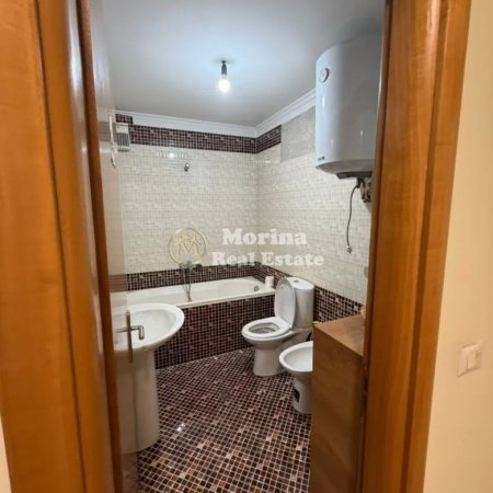 Tirane, jepet me qera ambjent biznesi Kati 6, 106 m² 800 € (Sheshi Karl Topia)