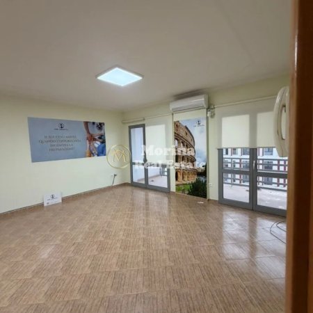 Tirane, jepet me qera ambjent biznesi Kati 6, 106 m² 800 € (Sheshi Karl Topia)