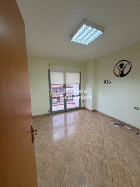 Tirane, jepet me qera ambjent biznesi Kati 6, 106 m² 800 € (Sheshi Karl Topia)