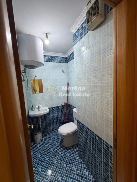 Tirane, jepet me qera ambjent biznesi Kati 6, 106 m² 800 € (Sheshi Karl Topia)
