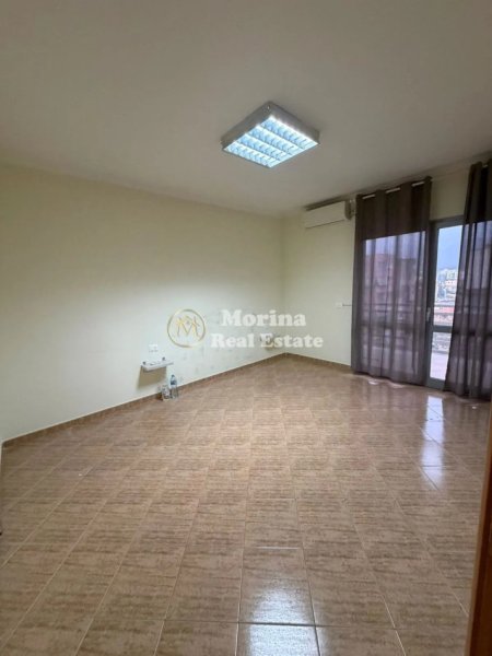 Tirane, jepet me qera ambjent biznesi Kati 6, 106 m² 800 € (Sheshi Karl Topia)