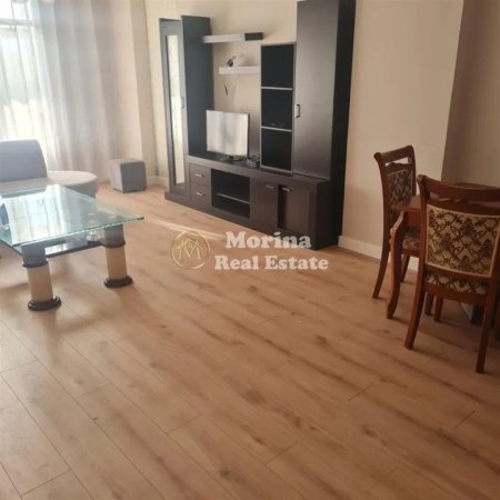 Tirane, jepet me qera apartament 2+1+Ballkon Kati 5, 130 m² 800 € (Rruga Muhamet Gjollesha)