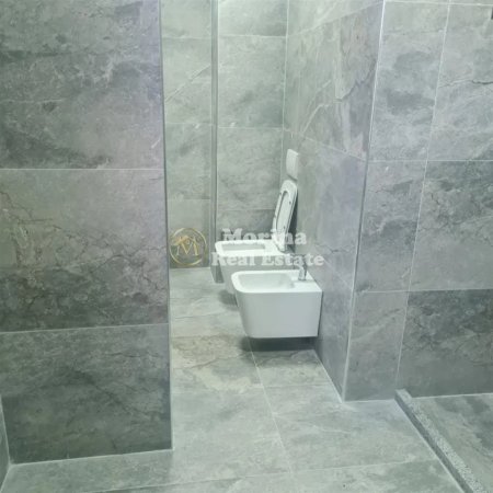 Tirane, jepet me qera apartament 2+1+Ballkon Kati 5, 130 m² 800 € (Rruga Muhamet Gjollesha)