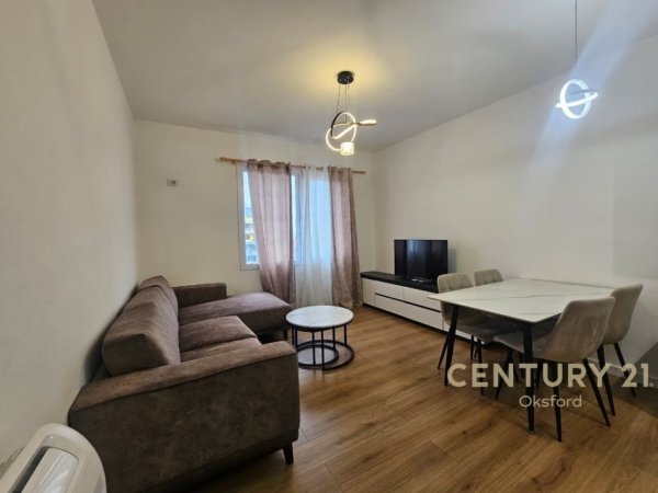 Tirane, jepet me qera apartament 3+1 Kati 9, 104 m² 650 € (Ish Fusha e Aviacionit)