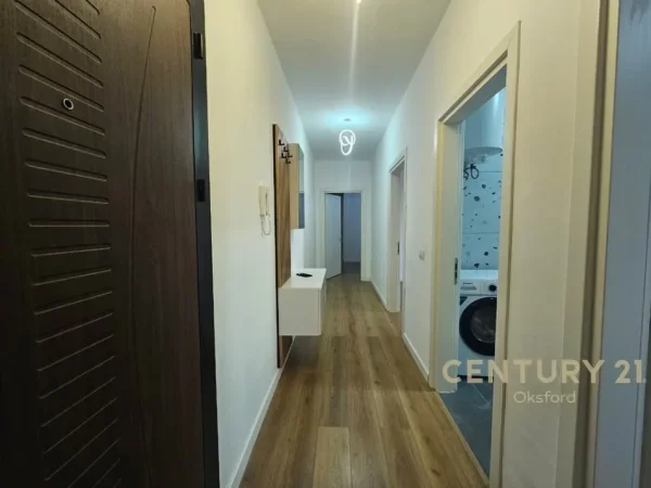 Tirane, jepet me qera apartament 3+1 Kati 9, 104 m² 650 € (Ish Fusha e Aviacionit)