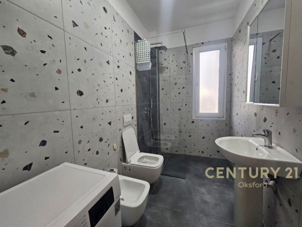 Tirane, jepet me qera apartament 3+1 Kati 9, 104 m² 650 € (Ish Fusha e Aviacionit)