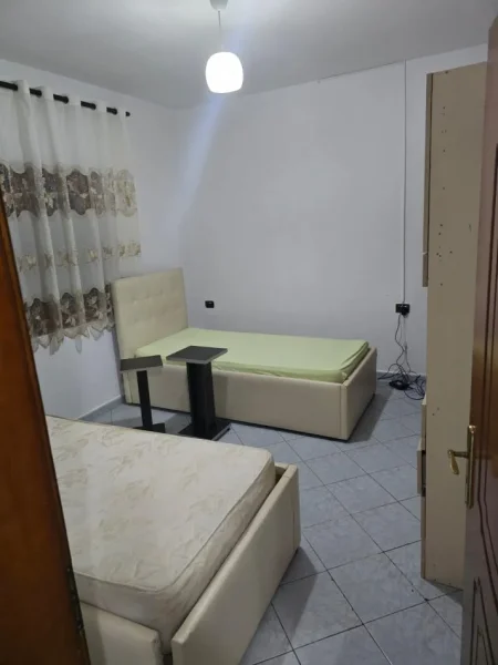 Tirane, jepet me qera apartament 1+1 Kati 1, 55 m² 300 € (Jordan Misja)