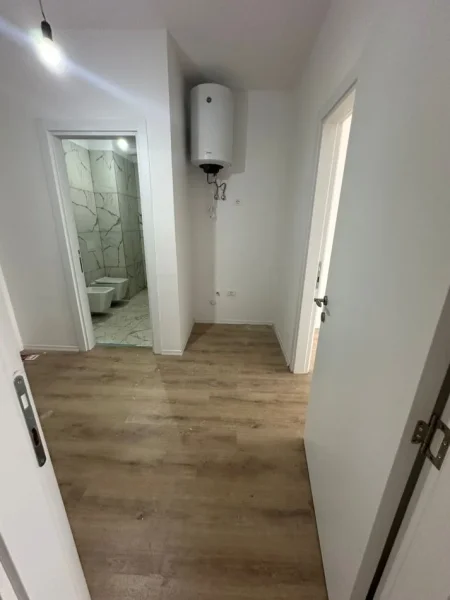Tirane, jepet me qera apartament 1+1 Kati 3, 60 m² 350 € (Univers City)