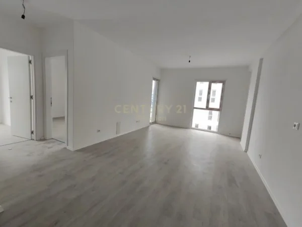 Tirane, shitet apartament 2+1+Ballkon Kati 6, 84 m² 105.000 €