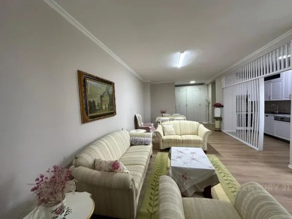 Tirane, jepet me qera apartament Kati 4, 111 m² 1.300 € (Qender)