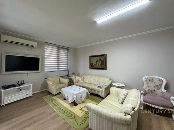 Tirane, jepet me qera apartament Kati 4, 111 m² 1.300 € (Qender)