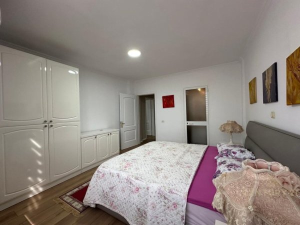 Tirane, jepet me qera apartament Kati 4, 111 m² 1.300 € (Qender)