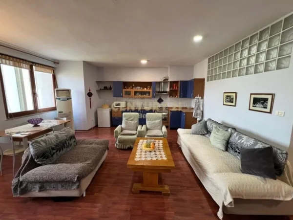 Tirane, jepet me qera apartament 2+1 Kati 4, 129 m² 650 € (Tregu Elektrik)