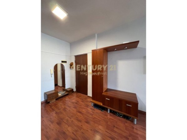 Tirane, jepet me qera apartament 2+1 Kati 4, 129 m² 650 € (Tregu Elektrik)