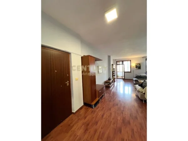 Tirane, jepet me qera apartament 2+1 Kati 4, 129 m² 650 € (Tregu Elektrik)