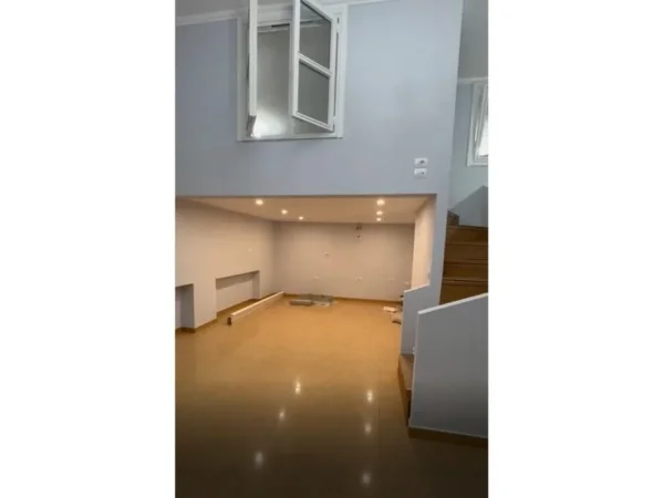 Tirane, shitet apartament duplex Kati 1, 61 m² 87.000 € (Fresku)
